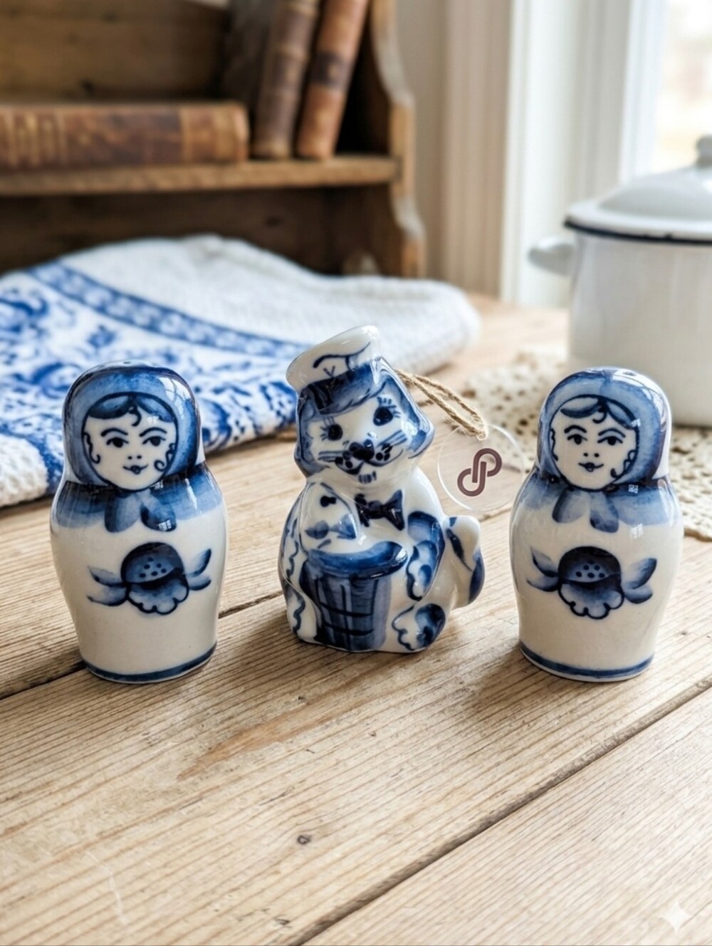 💠Vintage Russian Gzhel Porcelain Salt &Pepper Shakers Set Matryoshka & Cat Chef